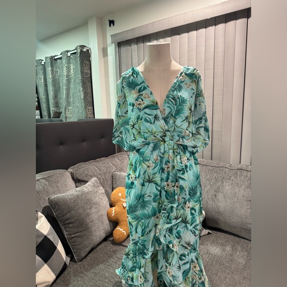 BUNDLE 2 ITEMS FOR $8✨

🌸AMTIOUS vacay summer dress ✨ - Picture 6 of 9